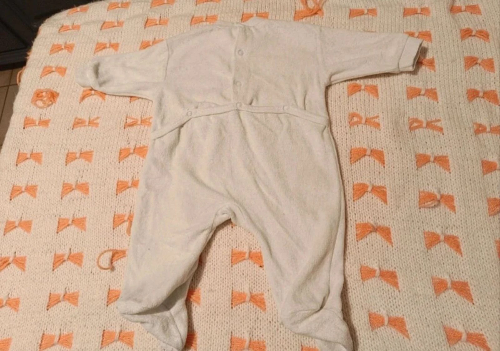Pijama dors-bien em veludo écru bordado "Um amor de duende" – Tamanho 3 meses – Muito bom estado – photo 3